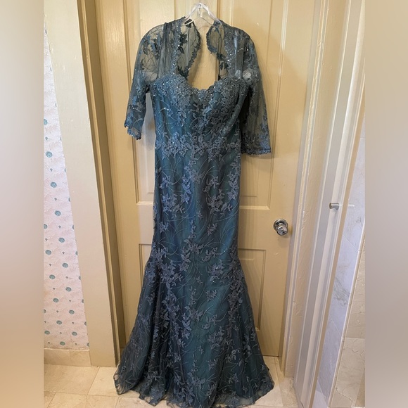 Montage by Mon Cheri formal evening dress - Picture 3 of 4